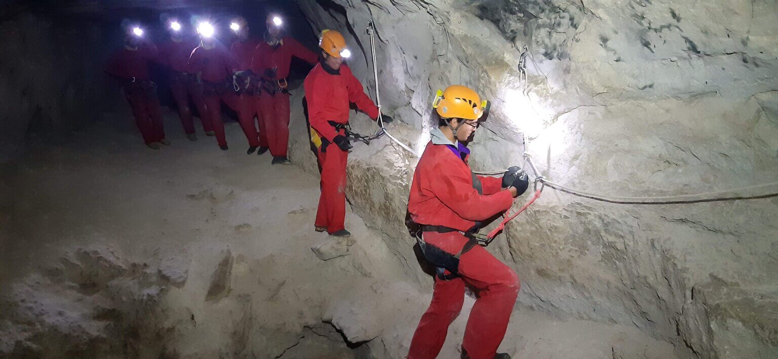 La Grotte De Balerne Dans Le Jura De L Initiation La Progression