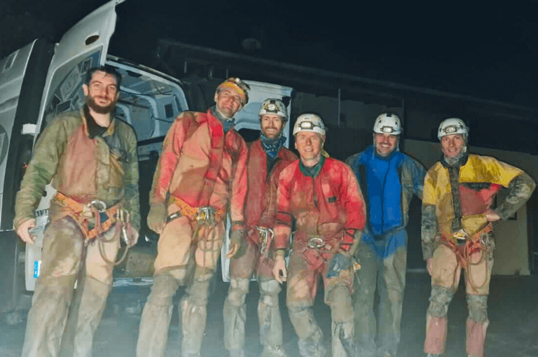 La traversée du Verneau, spéléologie dans le Jura NOA Guides